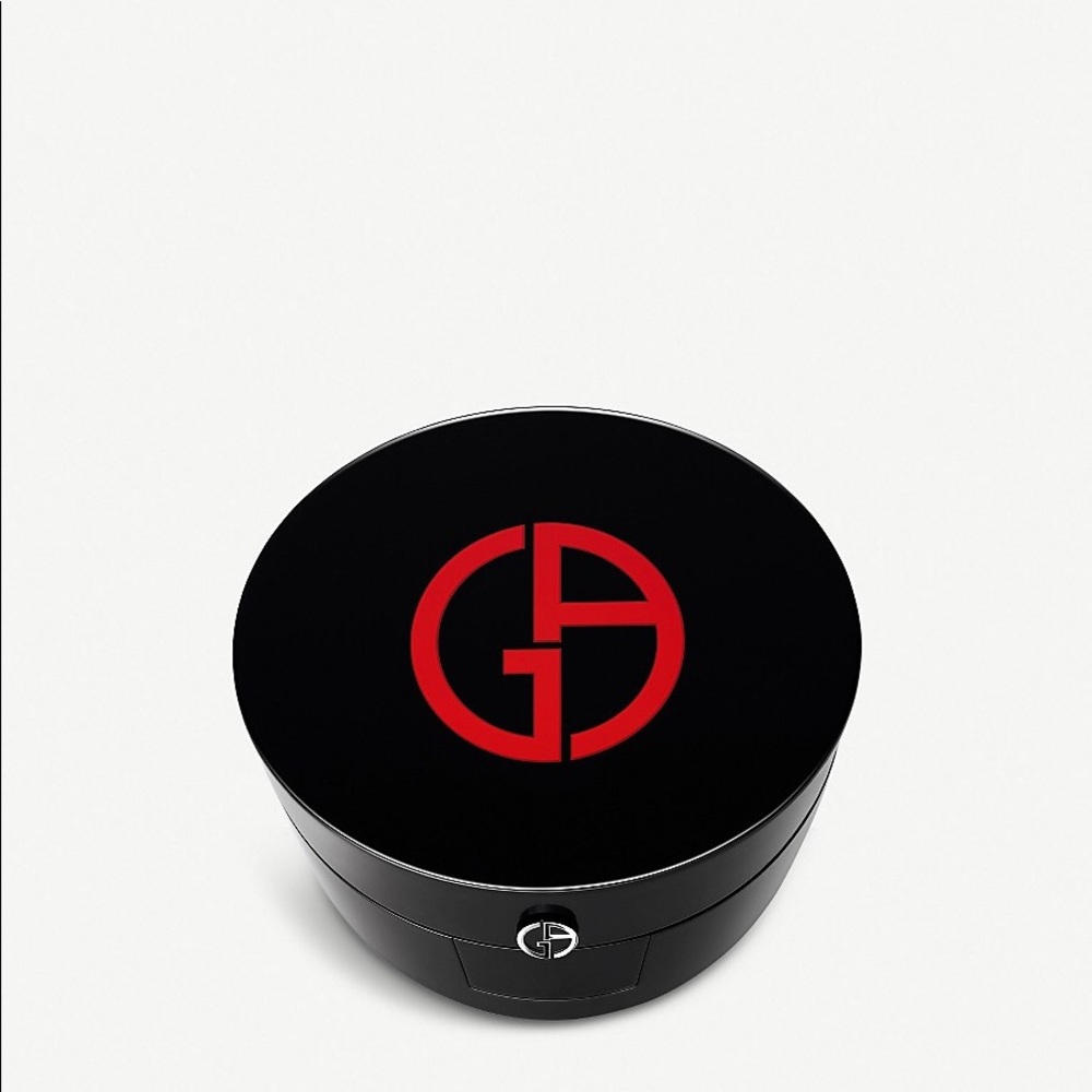 Giorgio Armani Power Fabric compact 5.5
